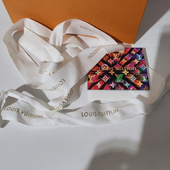 Louis Vuitton Perfume box with gift cards. Authentic. - Picture 11 of 13